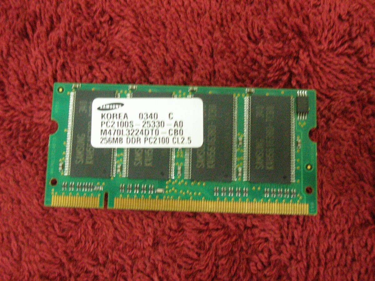 Samsung 256 MB SO-DIMM 266 MHz DDR Memory M470L3224FT0-CB0